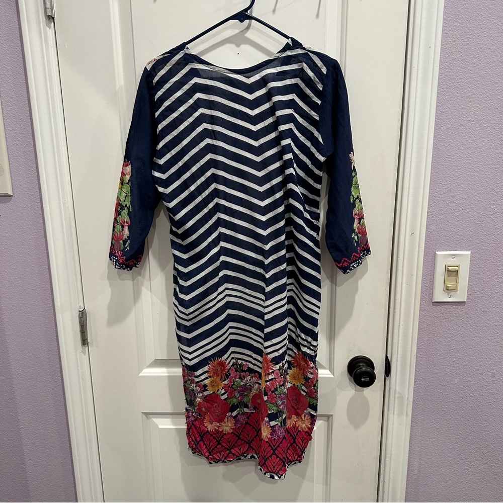 Two piece striped salwar kameez set - Picture 4 of 6